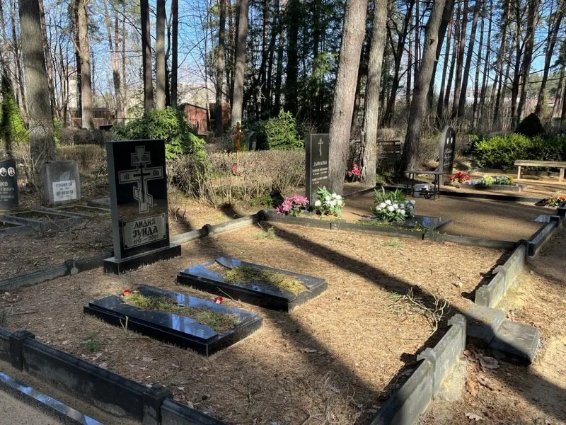 Grave before and after seasonal care — Before