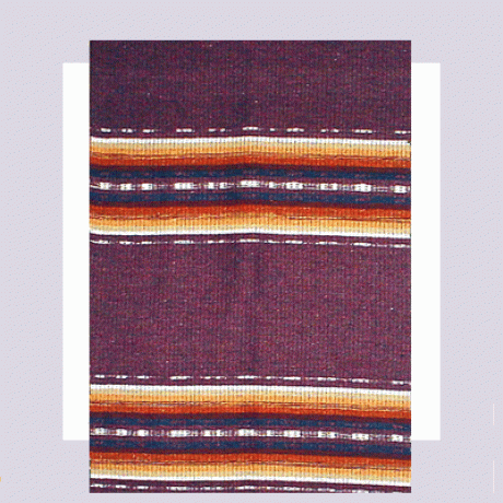 Tautiskā sega purpura tonīPurple folk blanket 