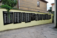 Piemiņas vietas komunistiskā terora upuriem vēsturiskajā Cēsu apriņķī logo