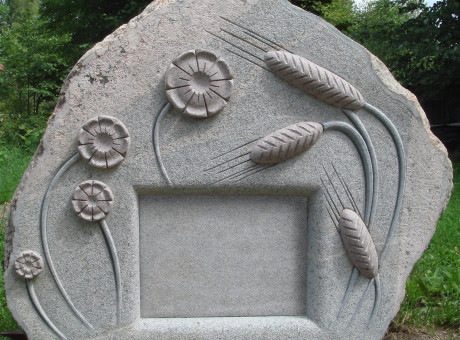 Kapu piemineklis Vārpas un ziedi