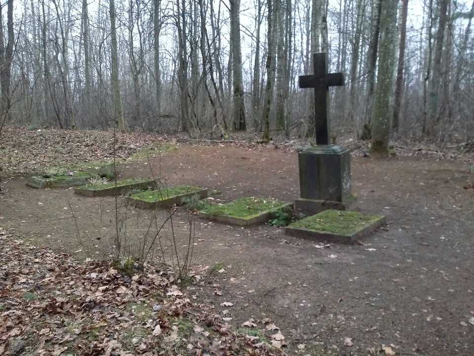 Pikčeļu kapsēta Галерея