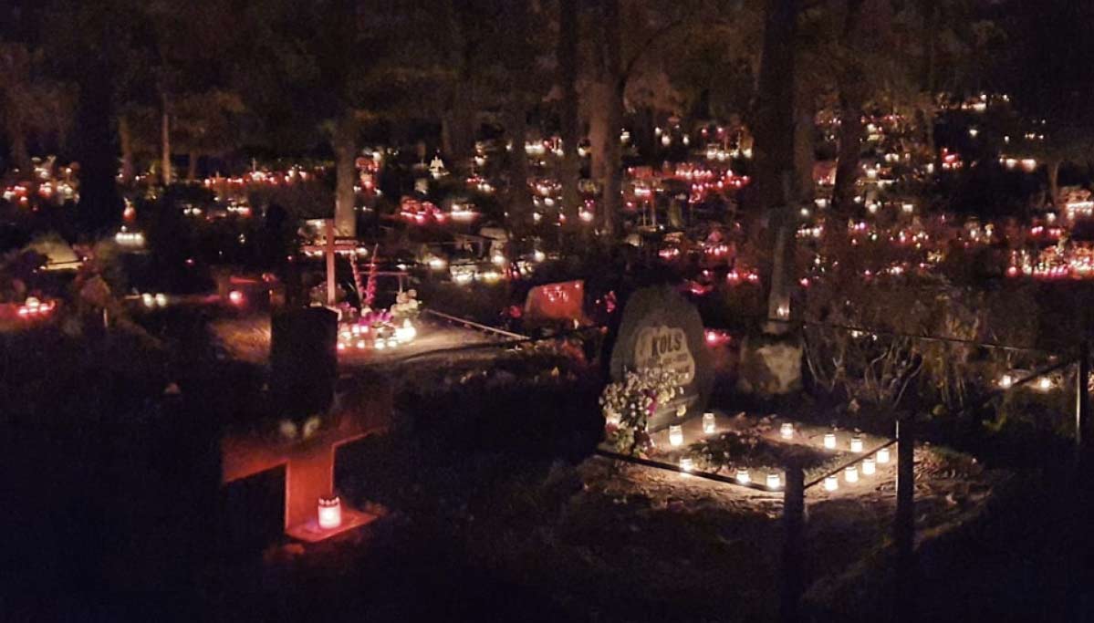 Svecīšu vakars 2022 Mirušo piemiņas dienas 2022. gadā kapsētās visā Latvijā