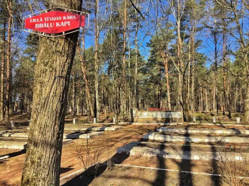Jaunolaines 2.pasaules kara brāļu kapi 
