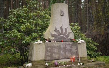 Jaundubultu kapi — Lielupes iela 25, Jūrmala
