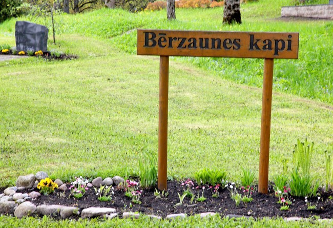 Bērzaunes kapi Logo