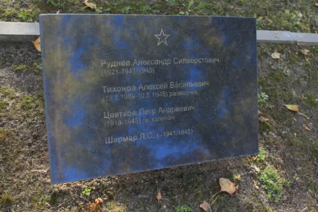 Varoņu kapi 