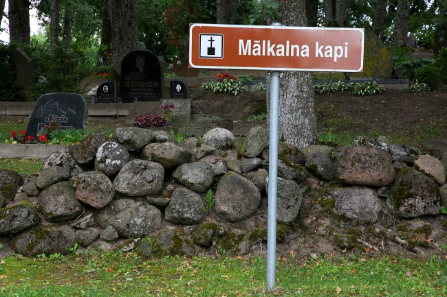 Mālkalna kapi Logo