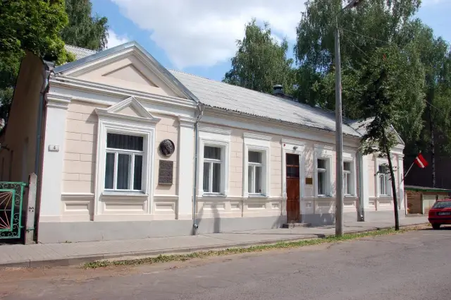 Piemiņas plāksne pie aktiera Solomona Mihoelsa dzimtas mājas 