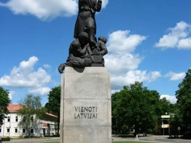 Piemineklis Vienoti Latvijai 