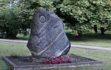 Piemiņas akmens zemgaļu aiziešanai no Dobeles