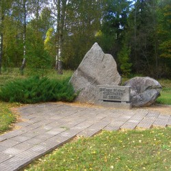 Piemiņas akmens 1941.gada 14.jūnijā izsūtītajiem uz Sibīriju Logo