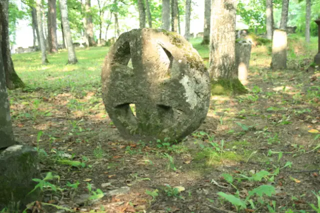 Meņģeles kapi 