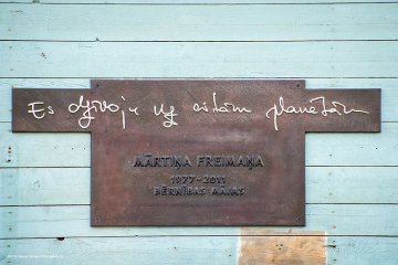 MĀRTIŅA FREIMAŅA BĒRNĪBAS MĀJAS PIEMIŅAS ZĪME