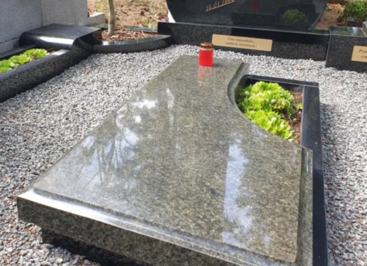 Granite gravestone with an open corner