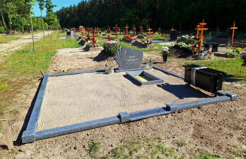 SKS Granit SIA SIA SKS GRANIT Jelgavā - granīta kapu pieminekļi un kapavietas labiekārtošana