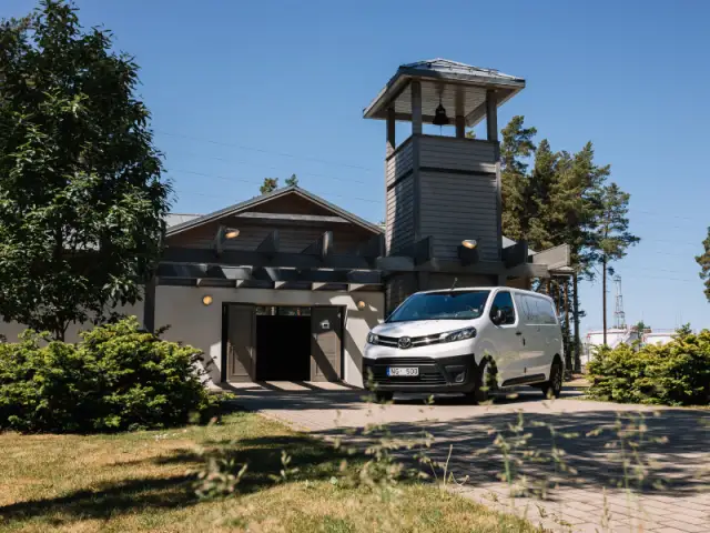 Mirušā transportēšana uz morgu no nelaimes vietas