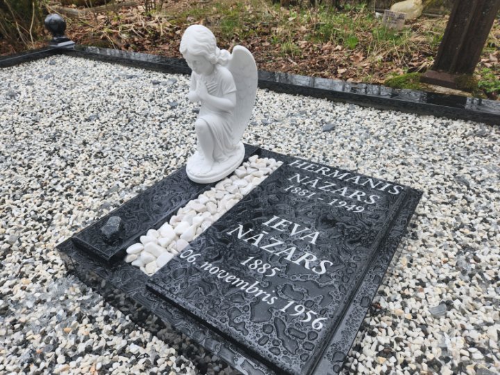 Unikāla kapu apmale urnas apbedījuma vietai