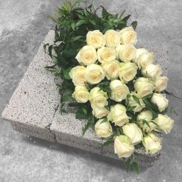 Preview image for  Sēru pušķis no krēma krāsas rozēm - P15