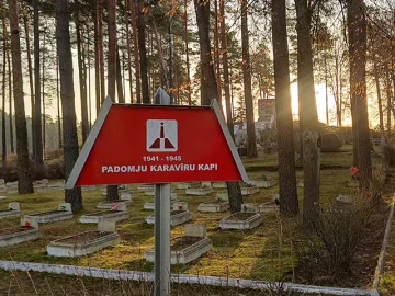 Padomju Karavīru Brāļu kapi — Daugavpils Logo