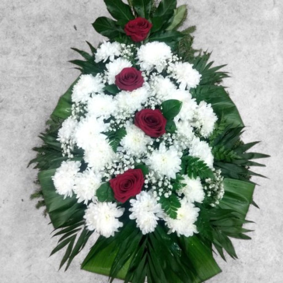 Štrauss no sarkanām rozēm un baltām krizantēmām