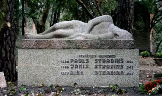 Piemineklis akadēmiķim un profesoram Paulam Stradiņam