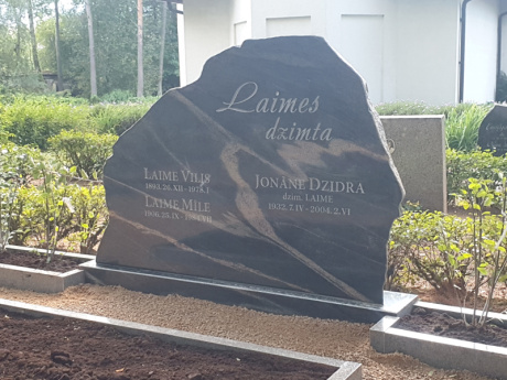 Granīta kapu piemineklis ar asimetrisku formu