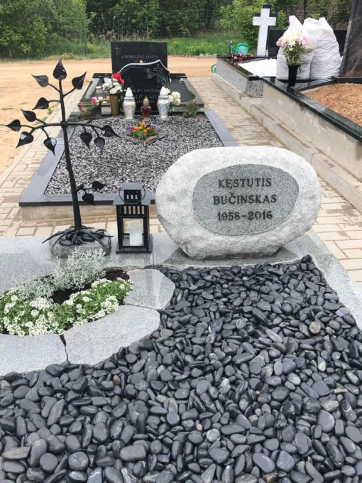 Korad - Oļģerta Silova apbedīšanas nams Jelgavā Apbedīšanas pakalpojumi un kapu pieminekļu izgatavošana Jelgavā