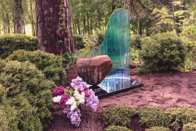 Glasstone Soul and Light: Exclusive Glasstone Memorials