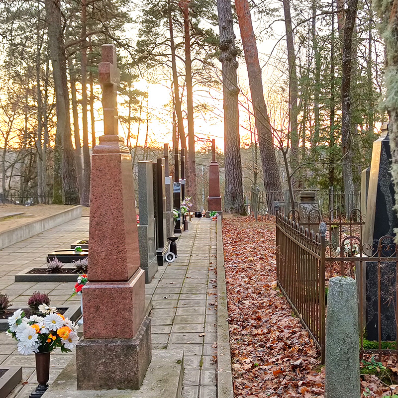 Vecmāmiņa (Paraugs) Apbedīšanas vieta