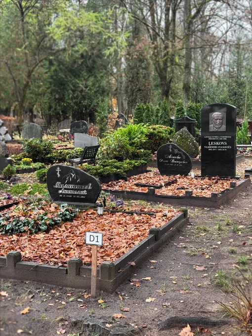 Kapavietas Ziepniekkalna kapsētā