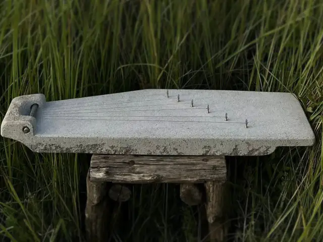 Akmens kokle – Tēlnieka Ronalda Jaunzema radītais instruments tagad dzied baznīcu velvēs kopā ar Laimu Jansoni