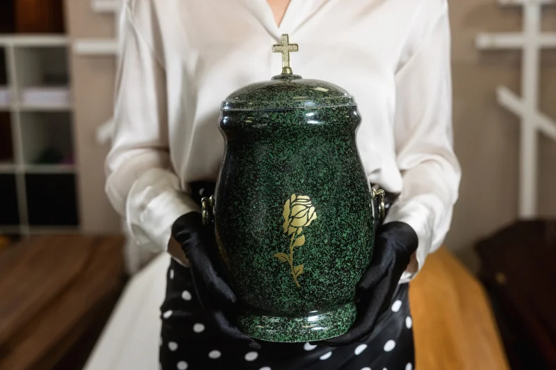 Cremation urns
