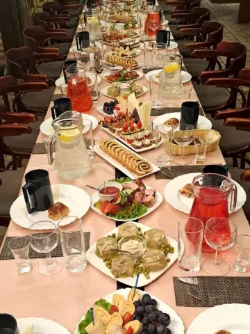 Atvadu mielasta galds