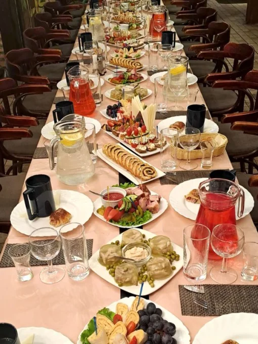 Atvadu mielasta galds